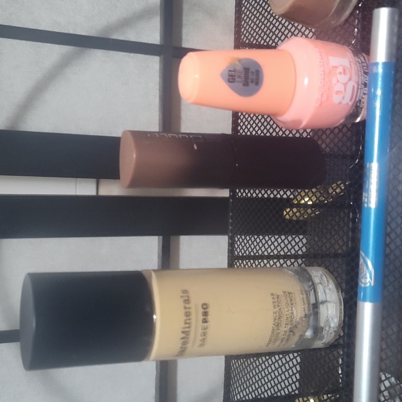 Makeup bundle - Picture 2 of 4